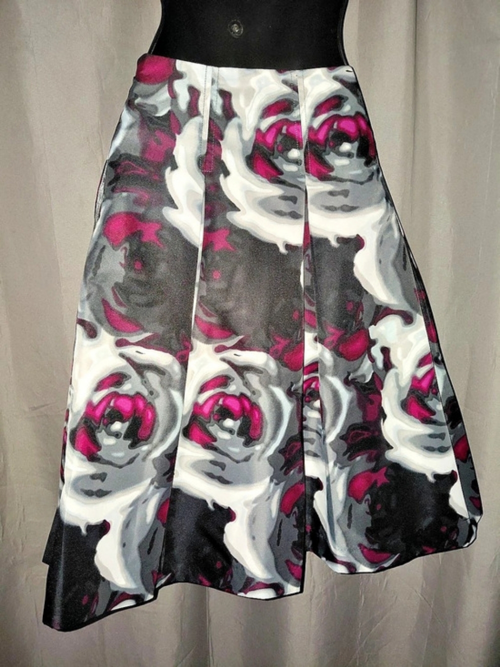 Express Design Studio Abstract Full Skirt Size 8 Like New